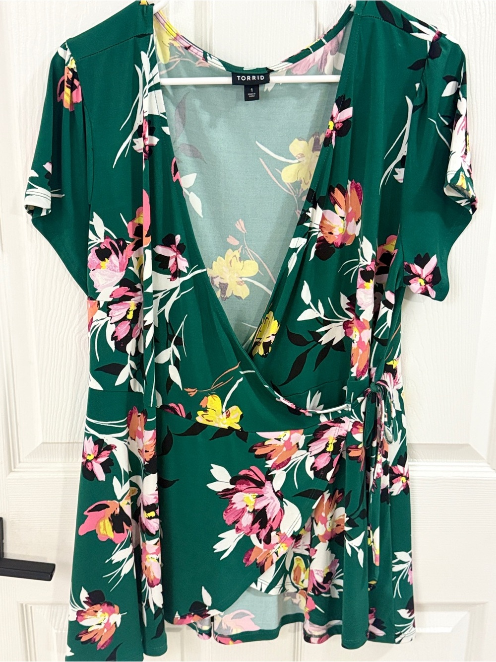 Torrid 1 1X Green Floral Wrap Top Short Sleeve Plus Size